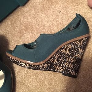 Leila Rose winter wedges - size 6