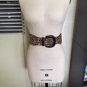 Leopard print belt