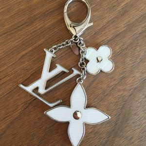 Louis Vuitton FLEUR D'EPI BAG CHARM in white