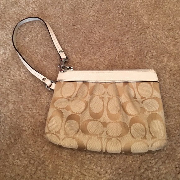 Coach wristlet - Picture 1 of 1