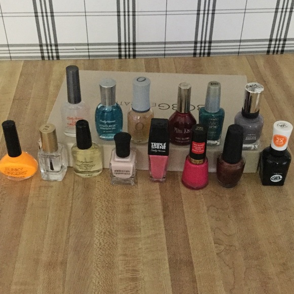Nail polish lot of 14. All tested and good !