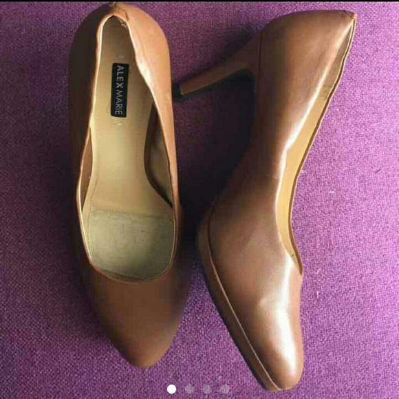 Alex Marie classic pump