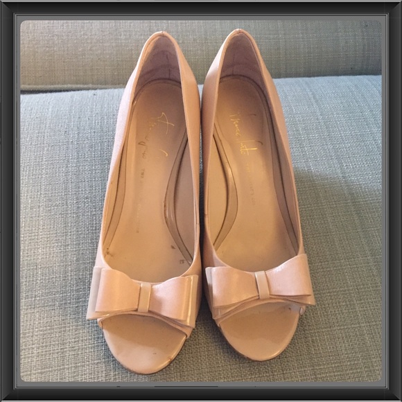 Nude wedges