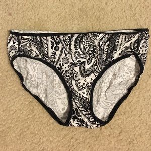 New Victoria's Secret Black & White Pattern Panty