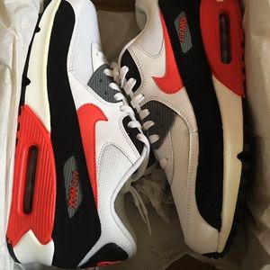 Nike Shoes - Nike Air Max Nike Shoes - Nike Air Max