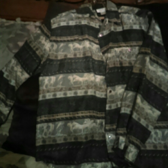 Shirt - Picture 2 of 3