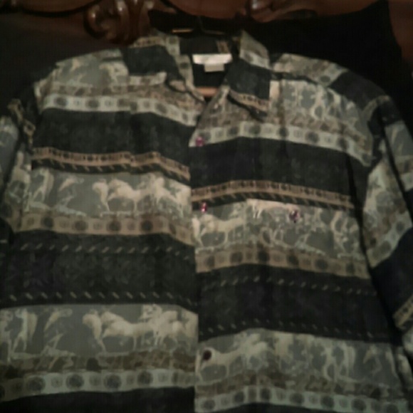 Shirt - Picture 3 of 3