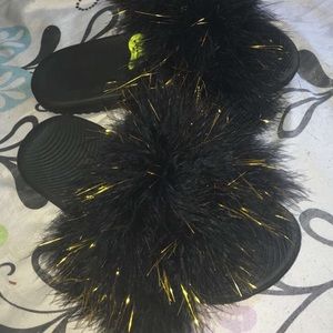 Nike Fur Slippers 💖