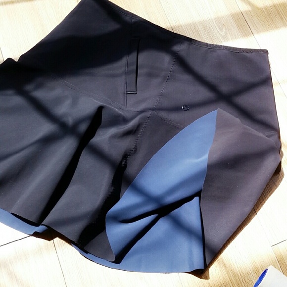 💥SOLD💥Lululemon Athletica Skirt - Picture 3 of 4