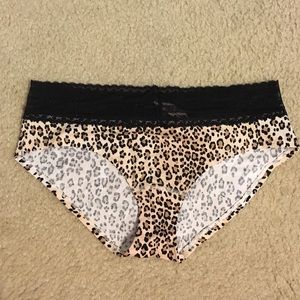 New Victoria's Secret Leopard Print Panty - Large