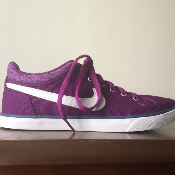 Nike Women's Purple/Violet Sneaker Shoes