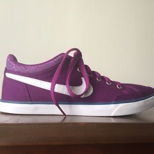 Nike Women's Purple/Violet Sneaker Shoes