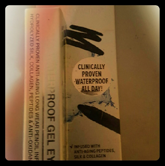 Waterproof gel eyeliner