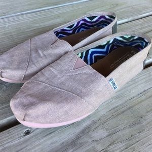 Toms.