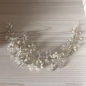 Intrauterine elegant hair piece for the bride