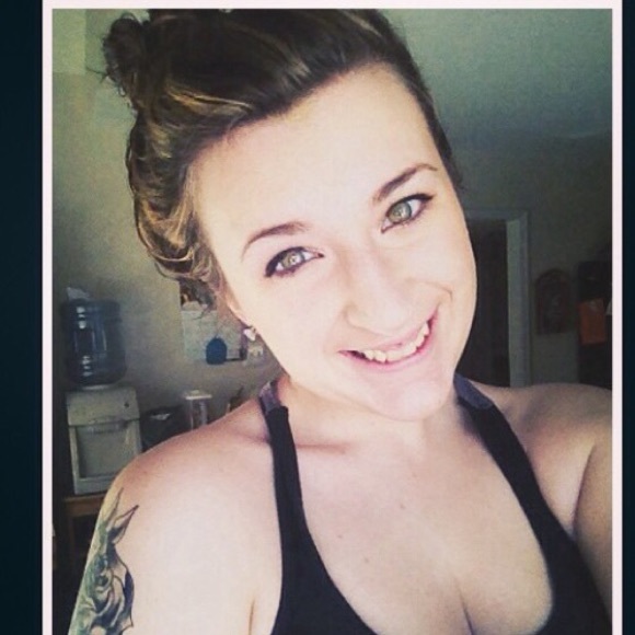 Meet your Posher, Hannah - Picture 1 of 1