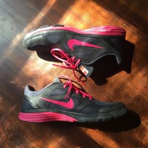 Nike Dual Fusion Sneakers Size 9