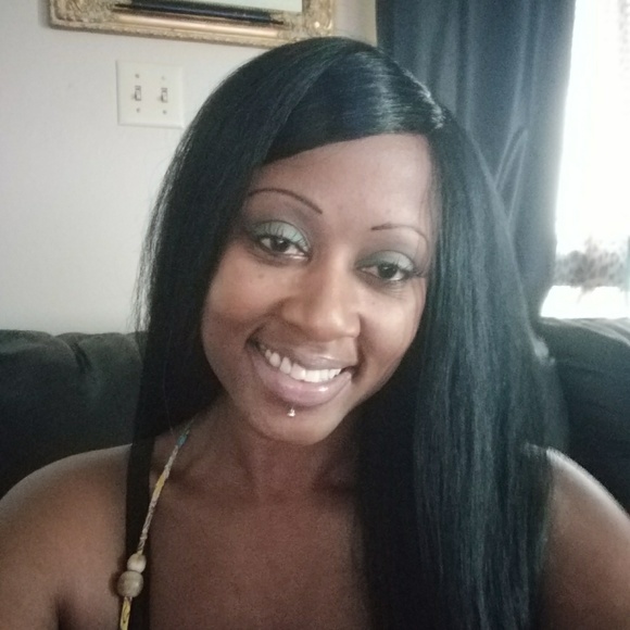 Meet your Posher, Leslie - Picture 2 of 2