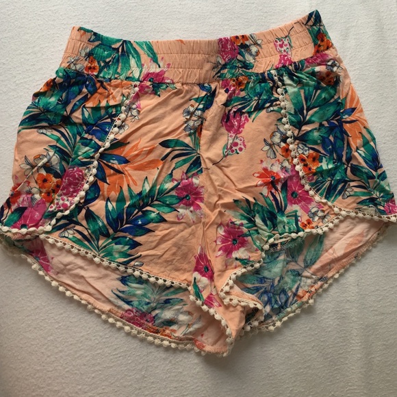 FLORAL LOOSE SHORTS