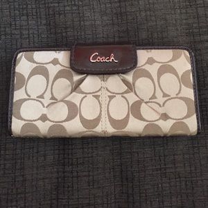 Authentic coach wallet, never used!