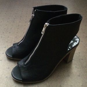 Black open toe wedge heel 👠