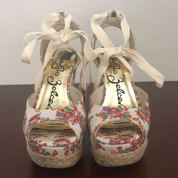 Ankle wrap wedges by Sergio Zelcer - Picture 2 of 4