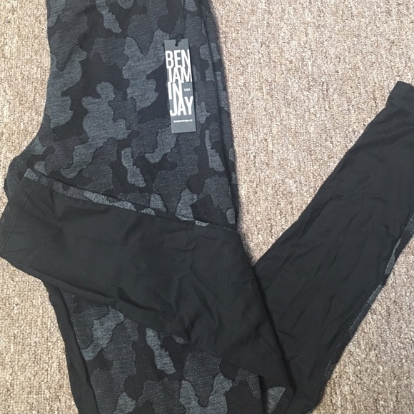 Benjamin Jay Fashionable Leggings - Picture 2 of 4