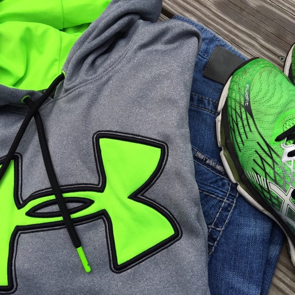 ✨Sale✨ UNDER ARMOUR HOODIE