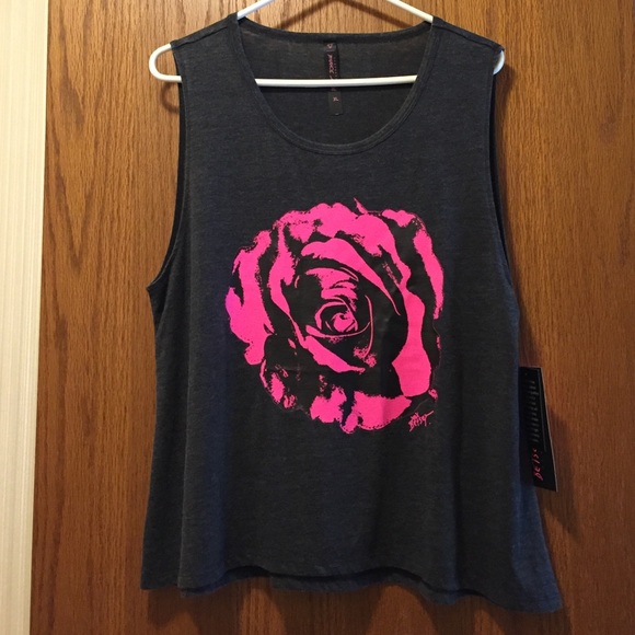 Betsey Johnson Tops - NWT Betsey Johnson Warhol Rose Graphic Tank Top