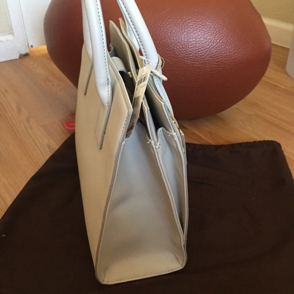 Nine West Handbag 🌟 - Picture 2 of 4