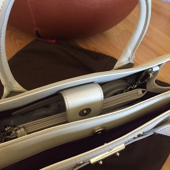 Nine West Handbag 🌟 - Picture 3 of 4