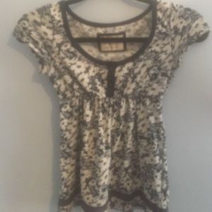 Shirt with navy blue flowers
