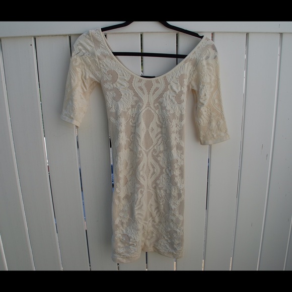 white quarter length sleeve body con dress