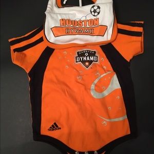 12 month onesie and bib