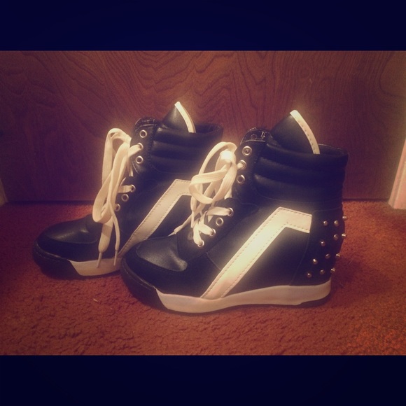 Wedged studed sneakers