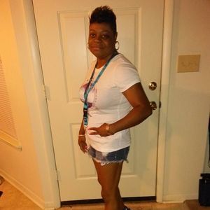 Meet your Posher, Dee