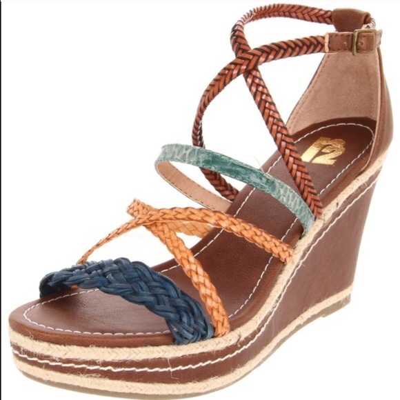 R2 Footwear Shoes - HP! R2 Aurelia Wedge Sandal