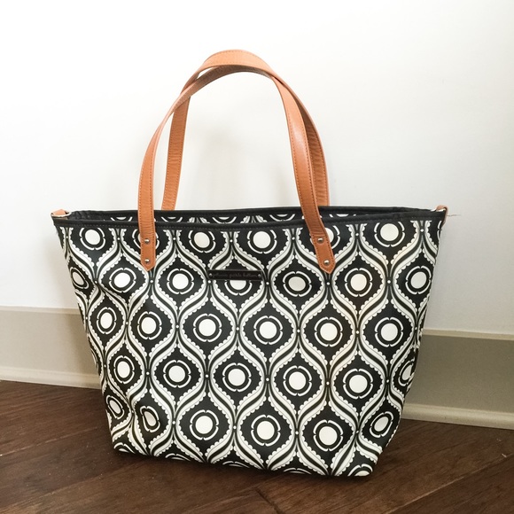 🎉FLASH SALE🎉 Petunia Pickle Bottom Downtown Tote