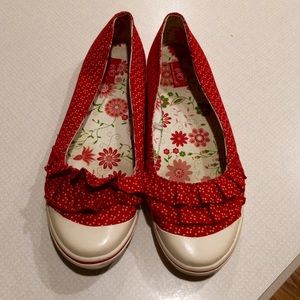Womens Size 10 adorable red ruffle Flats