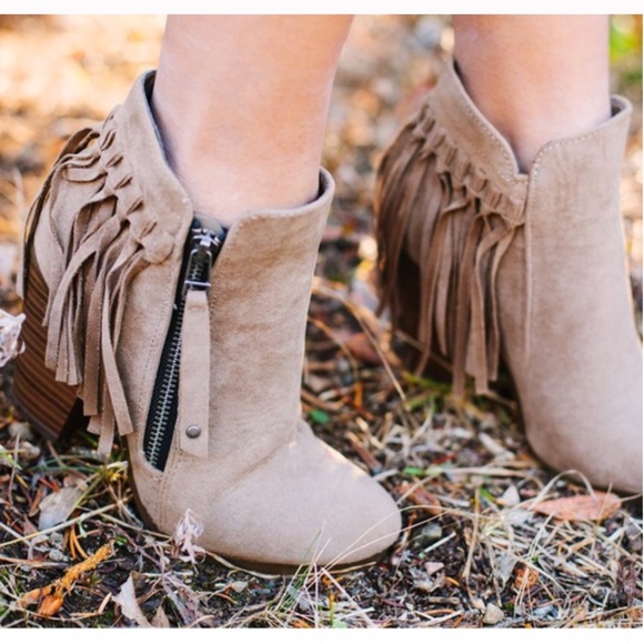 🚨1 HR SALE🚨Hello Fall Fringe Bootie - BEIGE - Picture 3 of 4