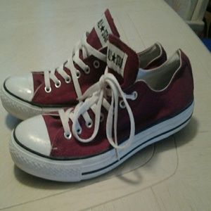 Men's Converse chucks, burgundy