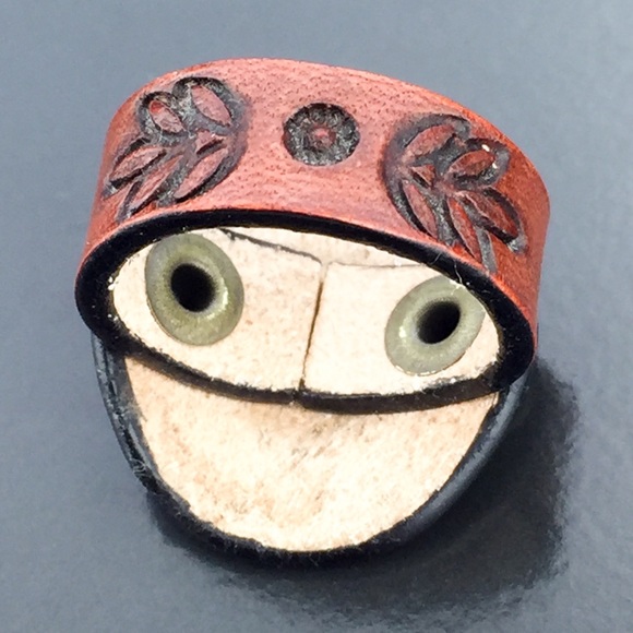 Tooled Leather Ring Sienna Maru Antiqued Brass 7 - Picture 3 of 4