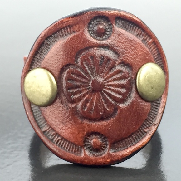 Tooled Leather Ring Sienna Maru Antiqued Brass 7 - Picture 4 of 4