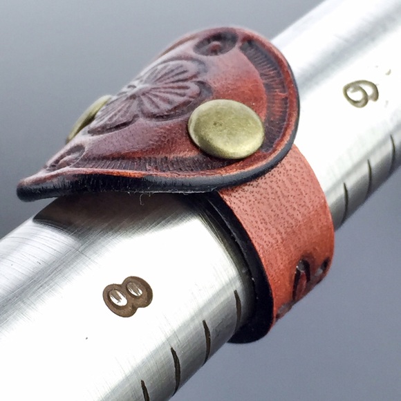 Tooled Leather Ring Sienna Maru Antiqued Brass 7 - Picture 2 of 4