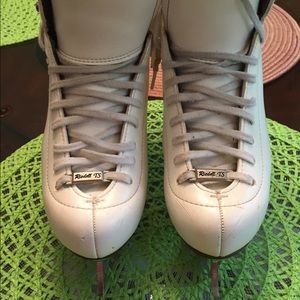 Girls size 2 Ice Skates- Good Condition