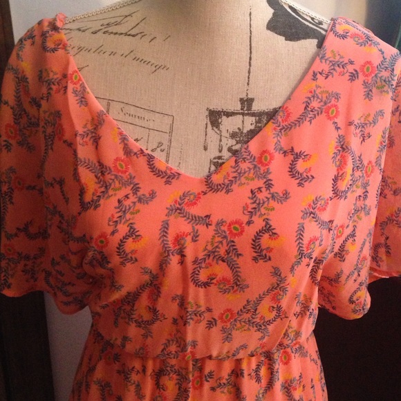 ⚡️CLOSET CLOSING⚡️Coral Floral Dress - Picture 2 of 4