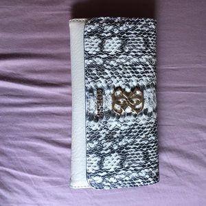 Guess money clutch