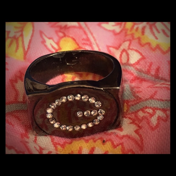 Guess ring - Picture 1 of 1