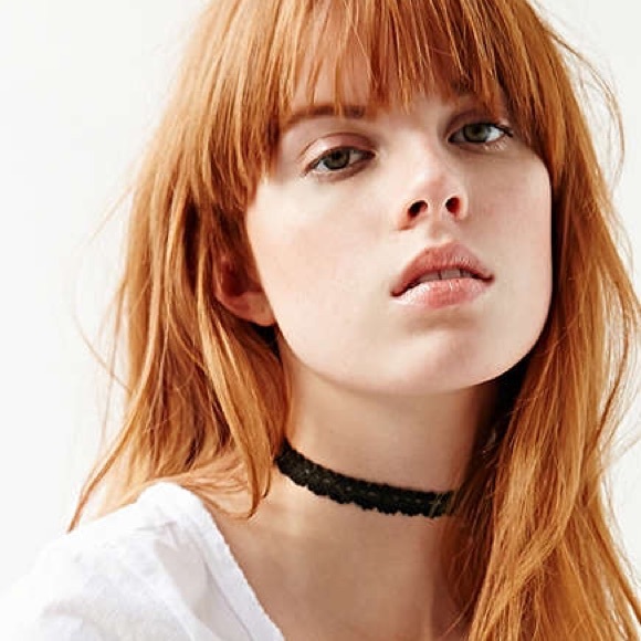 EUROPEAN UO Lace Scalloped Choker