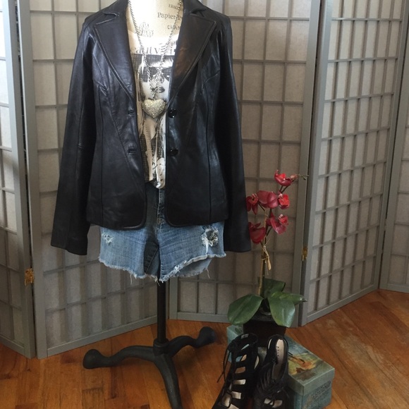 😎Beautiful black leather jacket😎